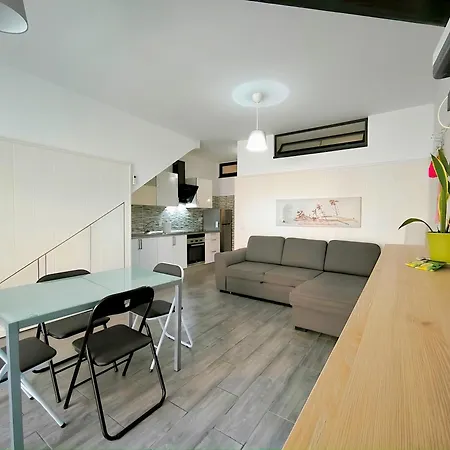 Apartment Coastal Getaway *